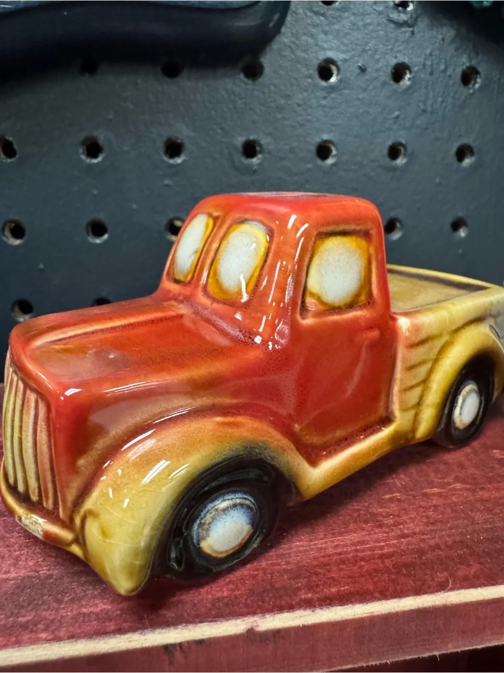 Apple Farm Truck Salt & Pepper Shaker Retro Ceramic Novelty Set Farmhouse Fall